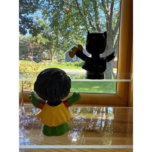 Fisher Price Little People DC Super Friends Batman & Robin Figures - Picture 3 of 5
